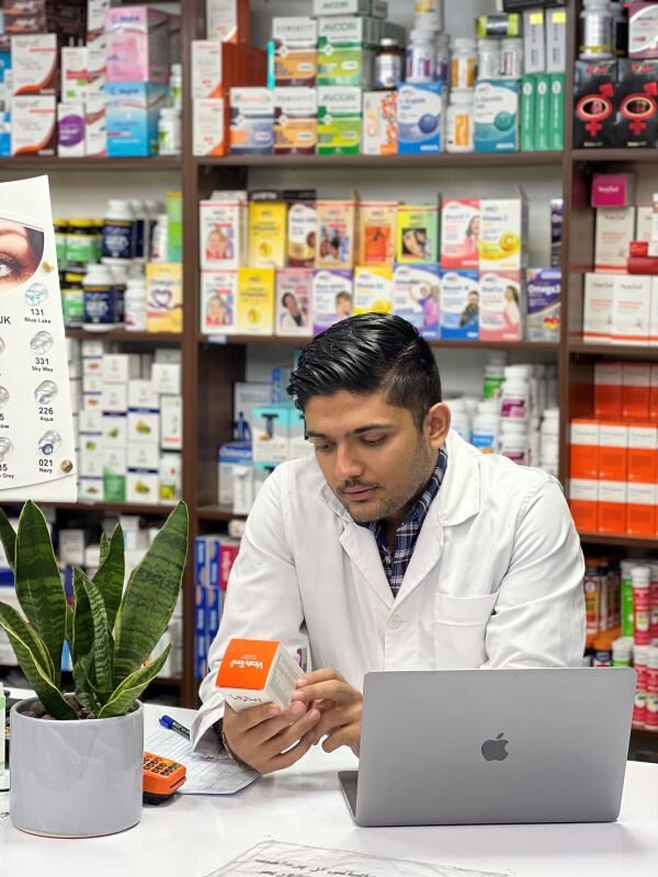 دکتر آریا مرادخانی