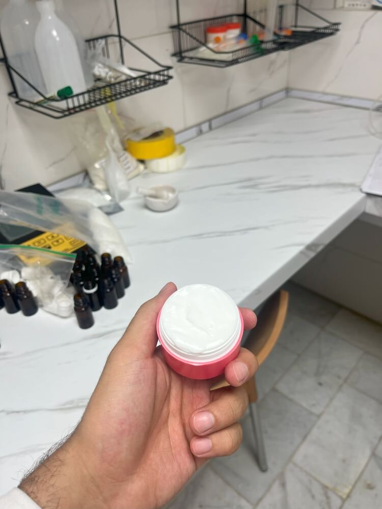 کرم های ساخته شده در کلینیک باماویت